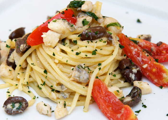 spaghetti-al-sugo-di-merluzzo